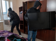 В Магадане пара похитила имущество из квартиры знакомого