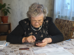 Пенсионерка из Магадана оформила кредит на умершего бывшего мужа