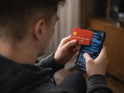 Колымчане отдали более 450 тысяч рублей продавцам-аферистам в интернете