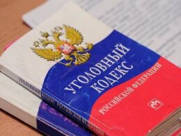 Магаданец украл у школьника телефон, оставленный в раздевалке бассейна