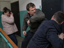 Колымчанин локтями избил соседку и полицейского — теперь его ждёт суд