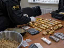 На Колыме нелегальный золотоискатель выплавил слитки на 14 млн рублей